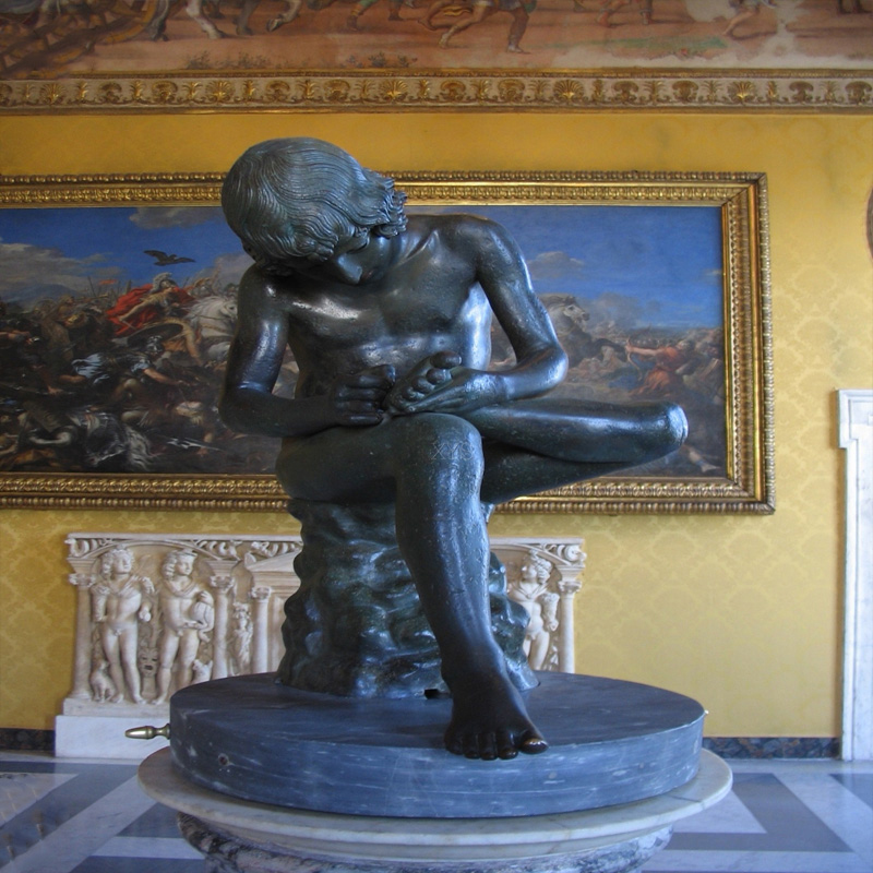 Holdbar udendørs menneskeskulptur af marmor af en dreng, der trækker en torn fra sin fod, europæisk design