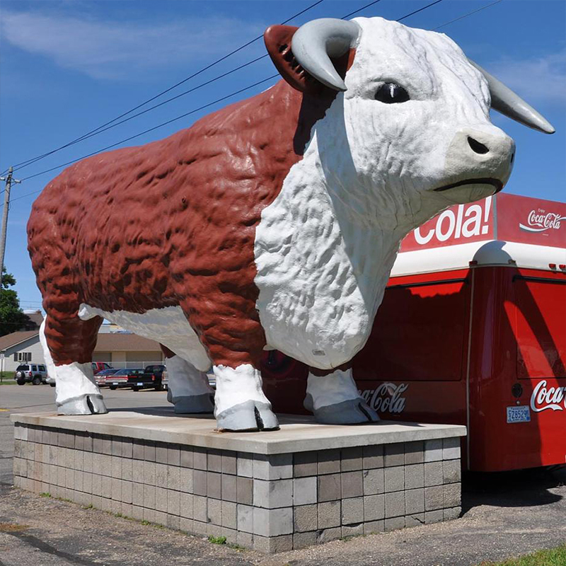Kæmpe glasfiber blomster ko skulptur