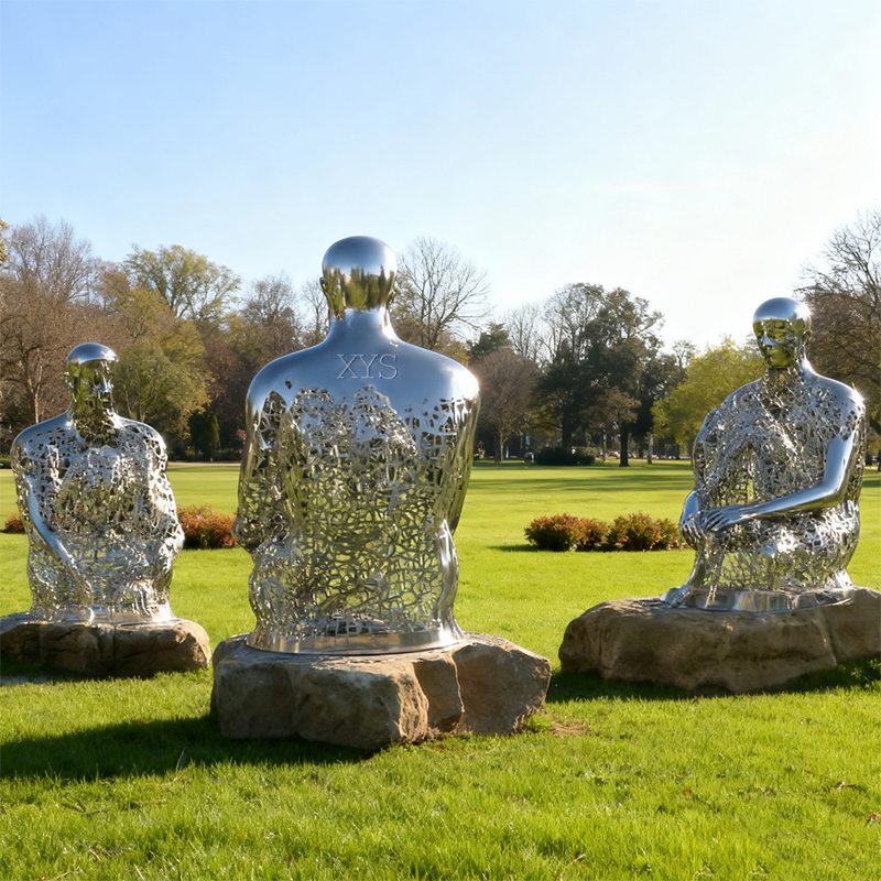 Moment of Insight Gennembrudt siddende figurskulptur